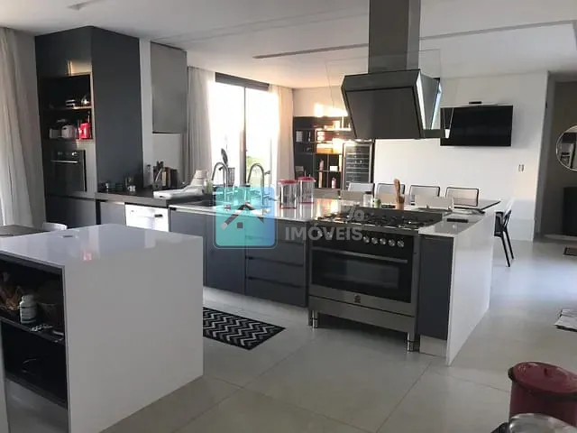 Sobrado com 505m² 4 quartos e 5 banheiros, à venda, no bairro Condomínio Residencial Alphaville II em São José dos Campos