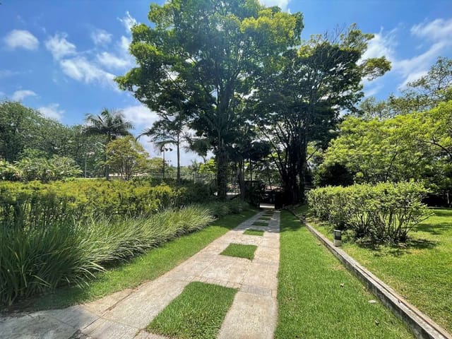 Sobrado com 10000m² 3 quartos e 6 banheiros, à venda, no bairro Chácara Granja Velha em Cotia