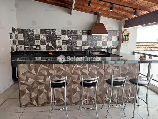 Sobrado com 250m² 3 quartos e 4 banheiros, à venda, no bairro Parque São Vicente em Mauá