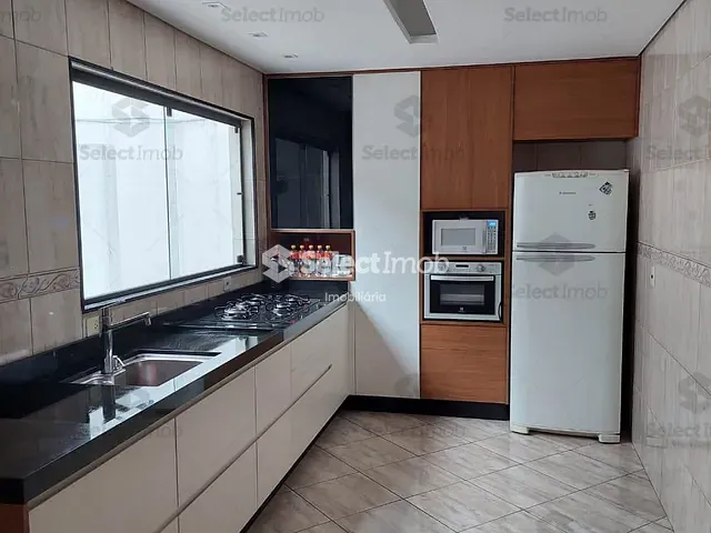 Sobrado com 250m² 3 quartos e 4 banheiros, à venda, no bairro Parque São Vicente em Mauá