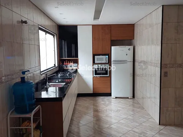 Sobrado com 250m² 3 quartos e 4 banheiros, à venda, no bairro Parque São Vicente em Mauá