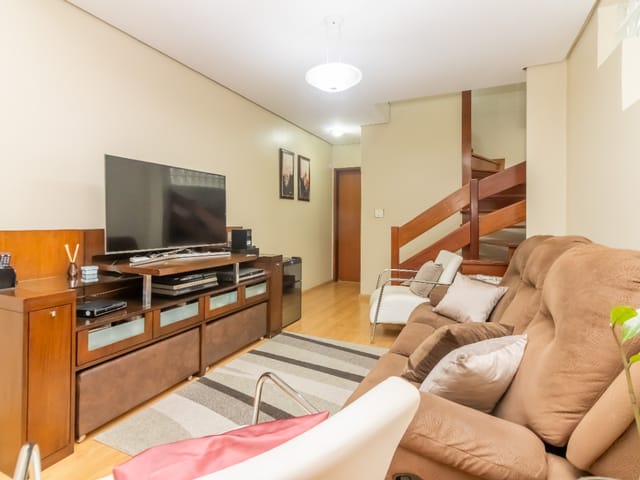 Foto do Sobrado - Sobrado para venda em Jardim Piqueroby com 3 quartos, sendo 1 suíte, 143m² | Lares e Andares Imóveis