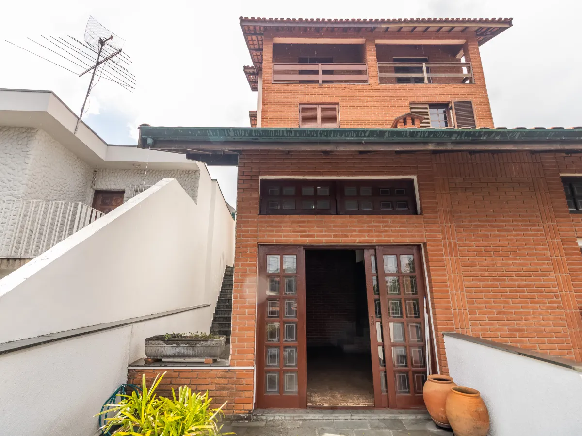 Sobrado para venda em Jardim Regina com 3 quartos, sendo 1 suíte, 226m²