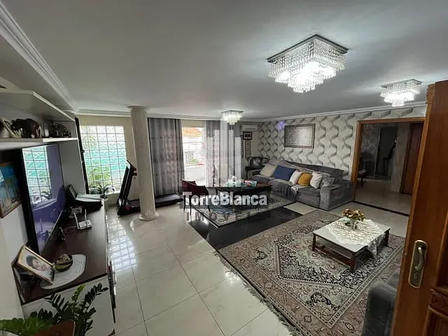 Sobrado com 300m² 3 quartos e 1 banheiro, para alugar, no bairro Centro em Ponta Grossa
