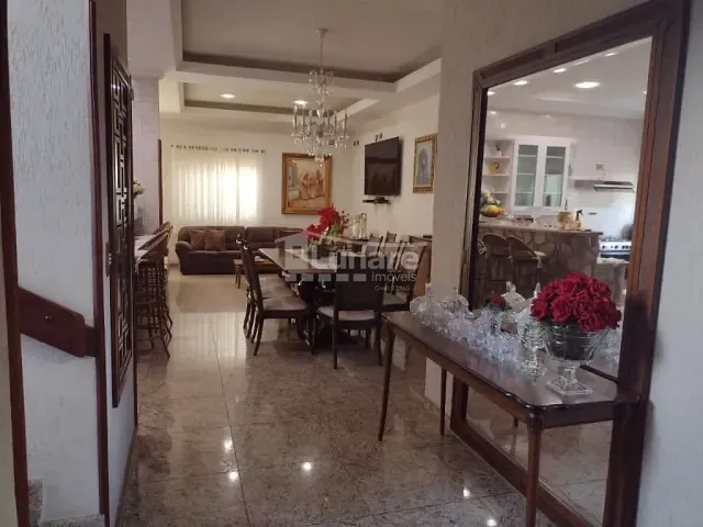 Sobrado com 282m² 4 quartos e 6 banheiros, à venda, no bairro Centro em Mogi das Cruzes