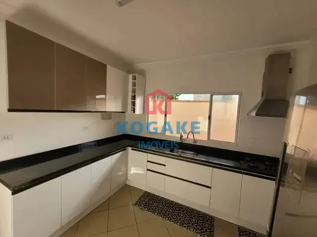 Sobrado com 182m² 4 quartos e 2 banheiros, à venda, no bairro Residencial União em São José dos Campos