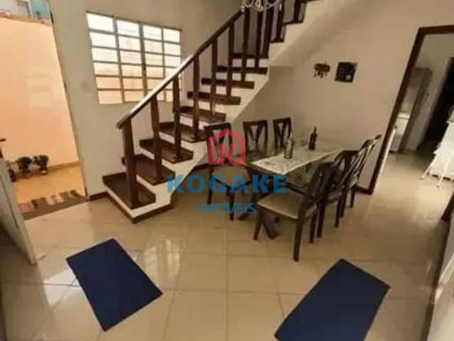 Sobrado com 182m² 4 quartos e 2 banheiros, à venda, no bairro Residencial União em São José dos Campos