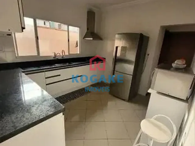Sobrado com 182m² 4 quartos e 2 banheiros, à venda, no bairro Residencial União em São José dos Campos