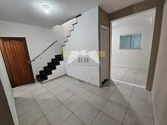 Sobrado com 69m² 3 quartos e 2 banheiros, para alugar, no bairro Parque Maria Luiza em São Paulo