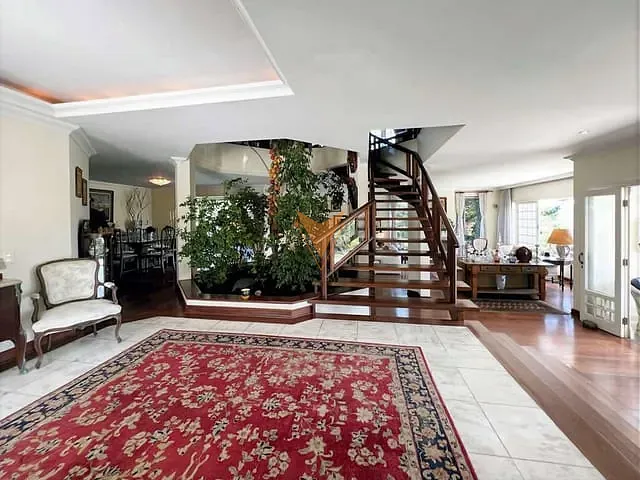 Sobrado com 2134m² 4 quartos e 7 banheiros, à venda, no bairro Granja Viana em Cotia