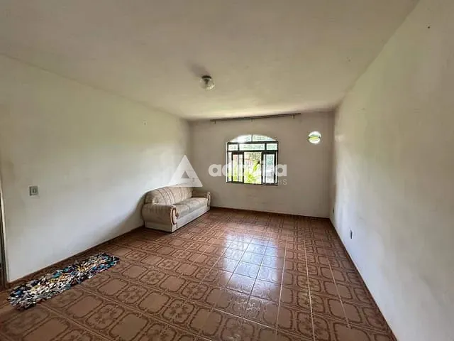Sobrado com 576m² 3 quartos e 3 banheiros, à venda, no bairro Nova Rússia em Ponta Grossa