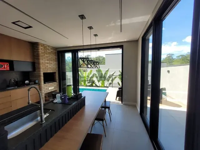 Sobrado com 250m² 3 quartos e 4 banheiros, à venda, no bairro Cézar de Souza em Mogi das Cruzes