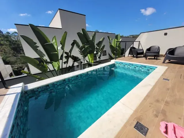 Sobrado com 250m² 3 quartos e 4 banheiros, à venda, no bairro Cézar de Souza em Mogi das Cruzes