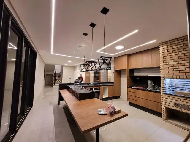 Sobrado com 250m² 3 quartos e 4 banheiros, à venda, no bairro Cézar de Souza em Mogi das Cruzes