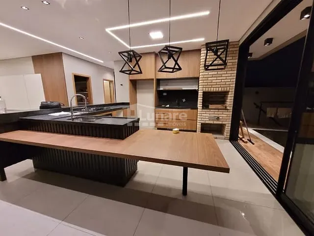Sobrado com 250m² 3 quartos e 4 banheiros, à venda, no bairro Cézar de Souza em Mogi das Cruzes