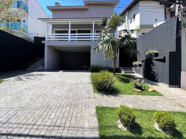 Sobrado com 360m² 5 quartos e 5 banheiros, à venda, no bairro São Paulo II em Cotia