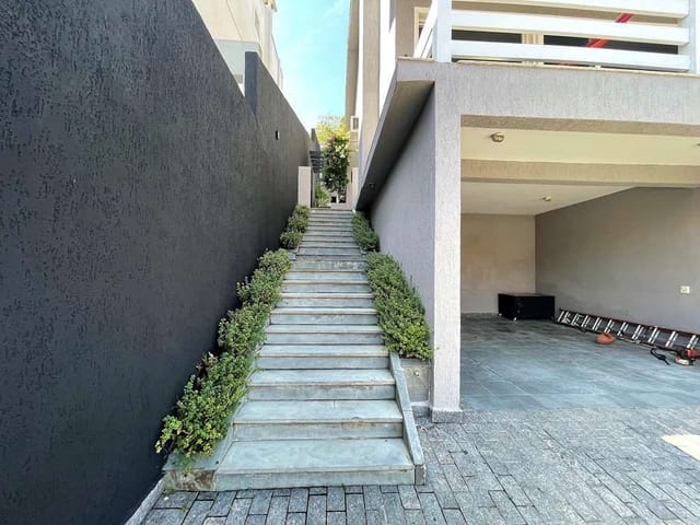 Sobrado com 360m² 5 quartos e 5 banheiros, à venda, no bairro São Paulo II em Cotia