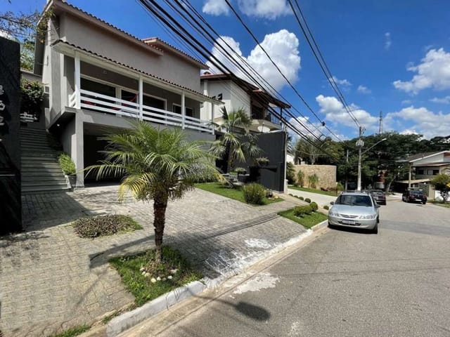 Sobrado com 360m² 5 quartos e 5 banheiros, à venda, no bairro São Paulo II em Cotia