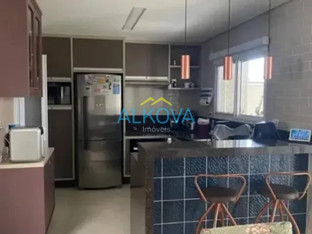 Sobrado com 200m² 3 quartos e 5 banheiros, à venda, no bairro Jardim Uirá em São José dos Campos