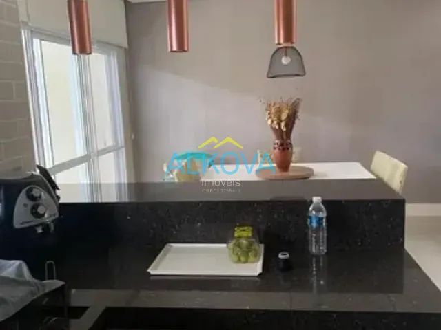 Sobrado com 200m² 3 quartos e 5 banheiros, à venda, no bairro Jardim Uirá em São José dos Campos