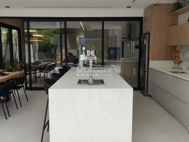 Sobrado com 400m² 6 quartos e 2 banheiros, à venda, no bairro Riviera de São Lourenço em Bertioga