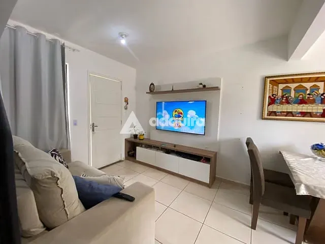 Sobrado 2 quartos e 1 banheiro, à venda, no bairro Jardim Carvalho em Ponta Grossa