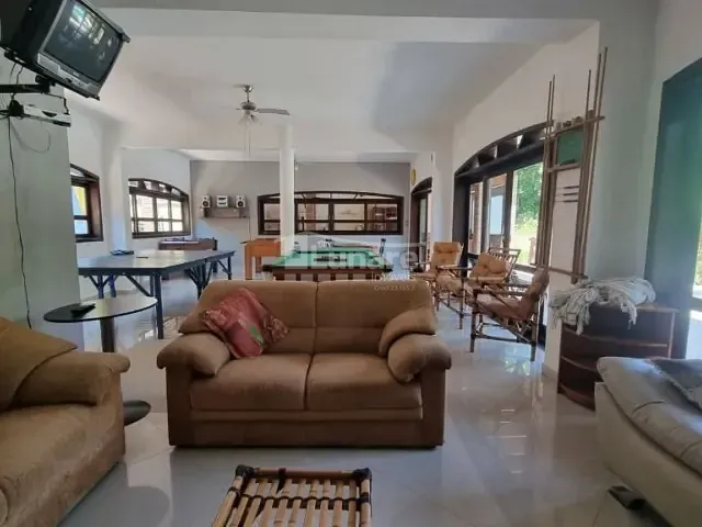 Sobrado com 988m² 5 quartos e 2 banheiros, à venda, no bairro Jardim Itapema em Guararema