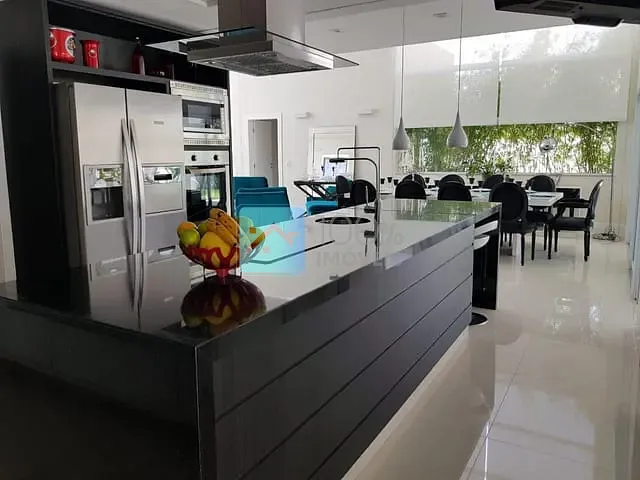 Sobrado com 700m² 4 quartos e 5 banheiros, à venda, no bairro Reserva do Paratehy em São José dos Campos