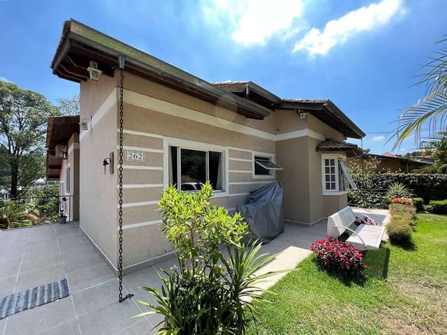 Sobrado com 1016m² 5 quartos e 5 banheiros, à venda, no bairro Jardim do Golf I em Jandira