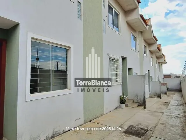 Sobrado com 51m² 2 quartos e 2 banheiros, à venda, no bairro Uvaranas em Ponta Grossa