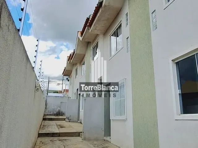 Sobrado com 51m² 2 quartos e 2 banheiros, à venda, no bairro Uvaranas em Ponta Grossa