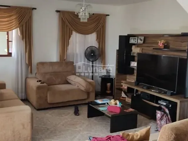Sobrado com 551m² 3 quartos e 2 banheiros, à venda, no bairro Jardim Layr em Mogi das Cruzes