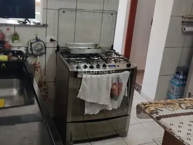 Sobrado com 551m² 3 quartos e 2 banheiros, à venda, no bairro Jardim Layr em Mogi das Cruzes