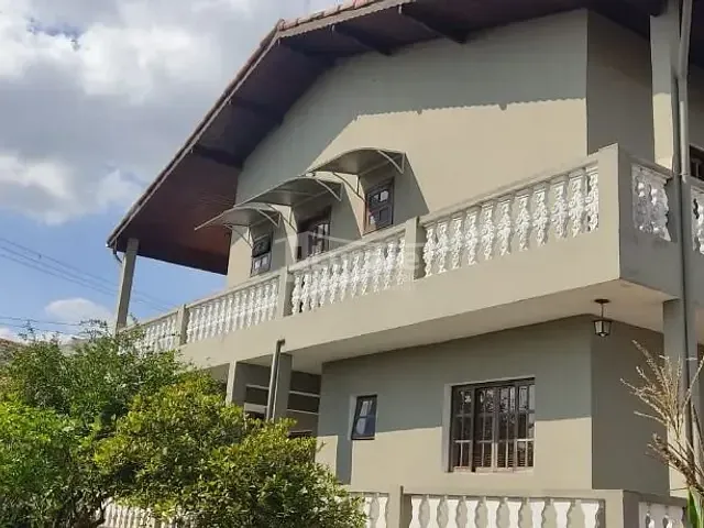 Sobrado com 551m² 3 quartos e 2 banheiros, à venda, no bairro Jardim Layr em Mogi das Cruzes