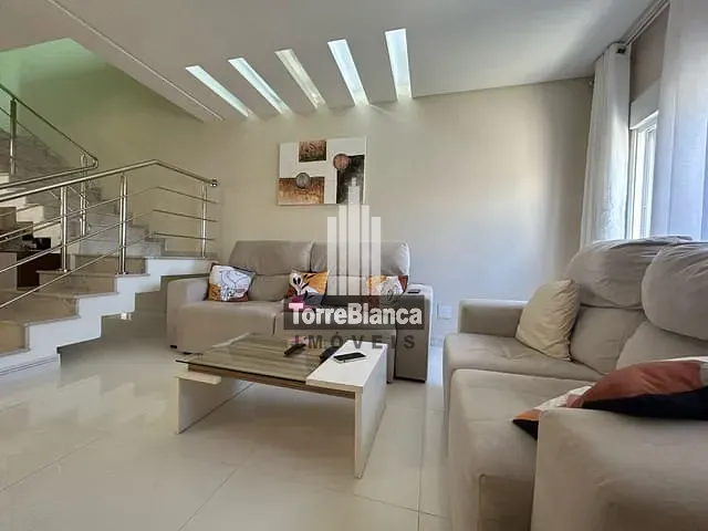 Sobrado com 141m², à venda, no bairro Oficinas em Ponta Grossa