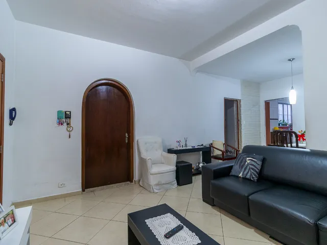 Foto do Sobrado - Sobrado para venda em Chácara Inglesa com 4 quartos, sendo 1 suíte, 181m² | Lares e Andares Imóveis