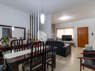 Foto do Sobrado-Sobrado para venda em Chácara Inglesa com 4 quartos, sendo 1 suíte, 181m²