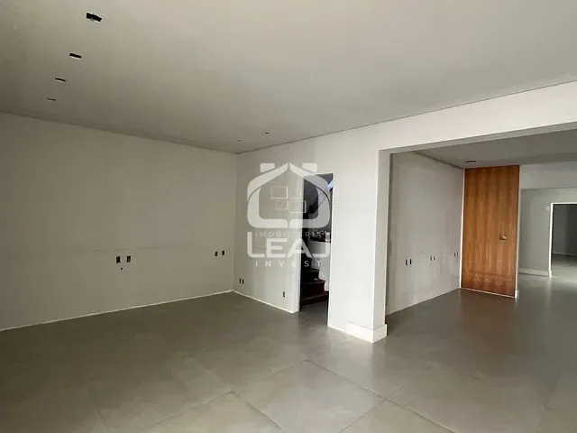 Sobrado com 250m², para alugar, no bairro Indianópolis em São Paulo