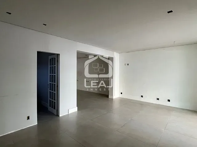 Sobrado com 250m², para alugar, no bairro Indianópolis em São Paulo
