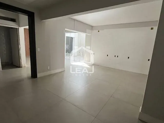 Sobrado com 250m², para alugar, no bairro Indianópolis em São Paulo