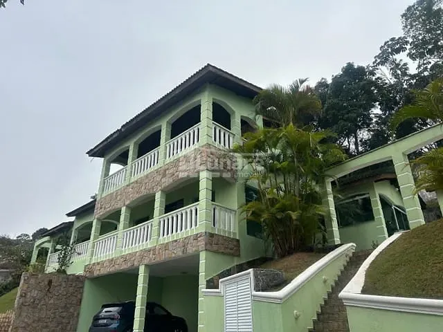 Sobrado com 1007m² 4 quartos e 5 banheiros, à venda, no bairro Caputera em Arujá
