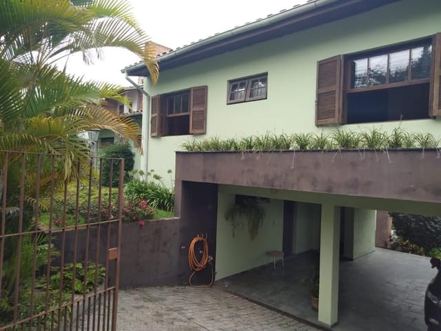 Sobrado com 1043m² 4 quartos e 4 banheiros, à venda, no bairro Granja Viana II em Cotia