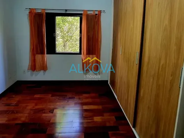 Sobrado com 253m² 5 quartos e 4 banheiros, à venda, no bairro Urbanova em São José dos Campos