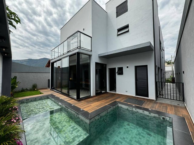 Foto do Sobrado - 🏡 Casa 276m² no Portal do Parque | 3 dorms (1 suíte) + escritório | Piscina 🏊 e área gourmet 🍖 | 2 vagas 🚗 | Mix Nascimento