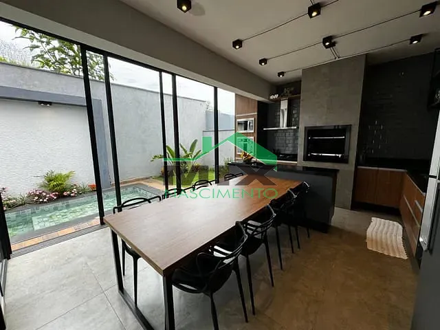 Sobrado com 300m² 4 quartos e 3 banheiros, à venda, no bairro Portal do Parque em Extrema