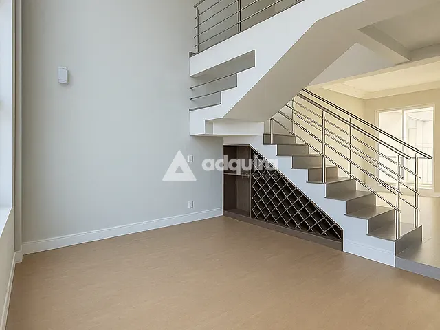 Sobrado com 360m² 3 quartos e 3 banheiros, à venda, no bairro Oficinas em Ponta Grossa