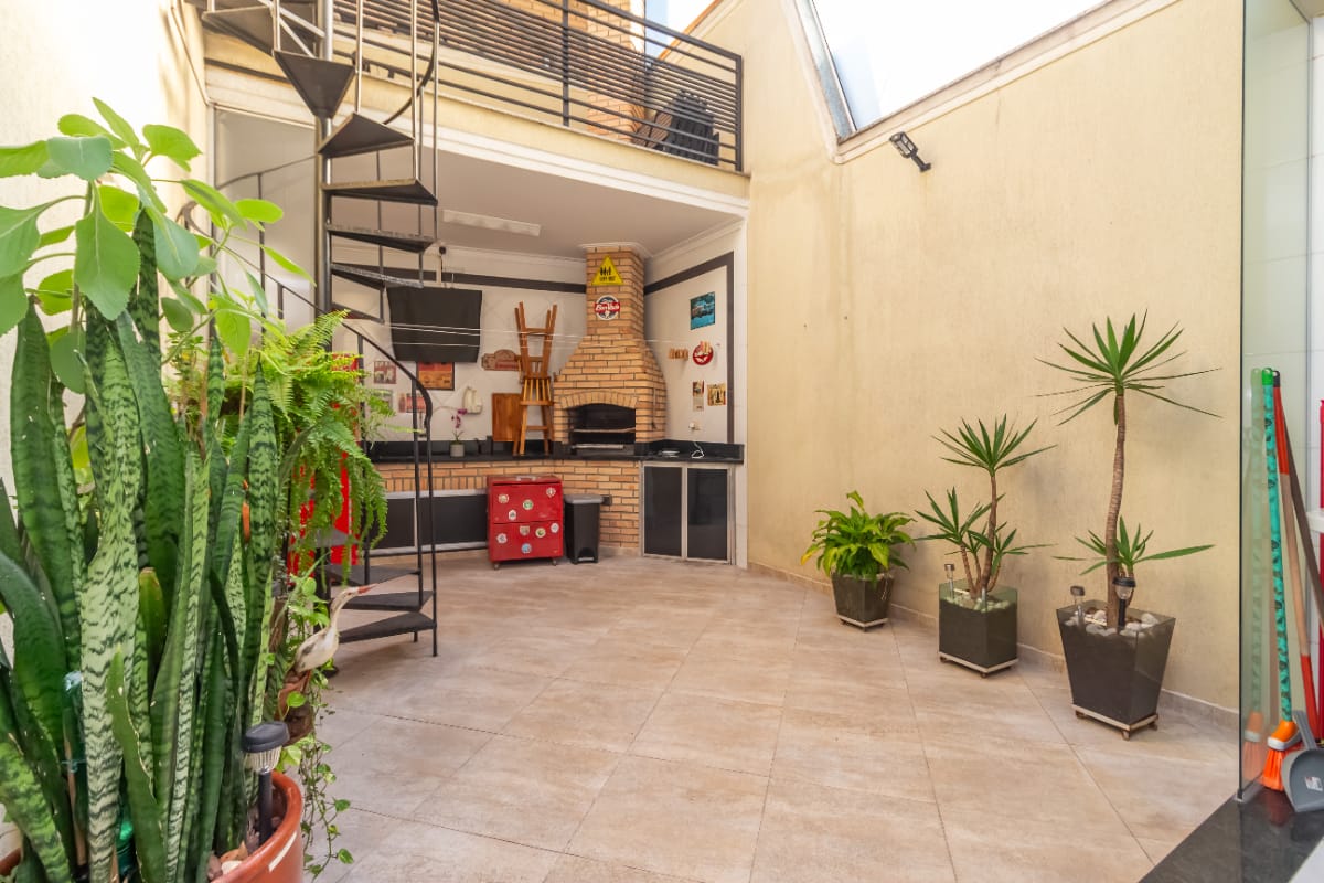 Foto do Sobrado-Sobrado para venda em Chácara Inglesa com 3 quartos, sendo 1 suíte, 185m²