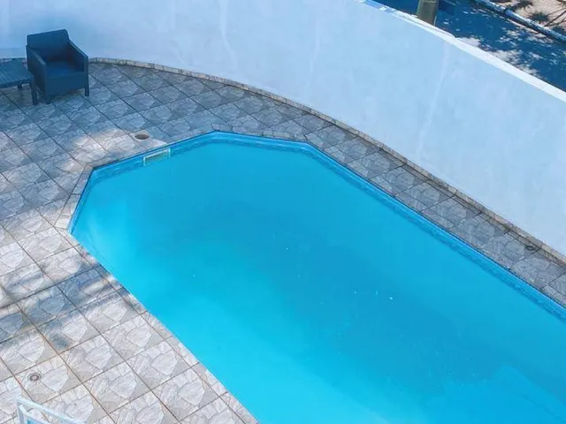 Foto do Sobrado - 🏡 Sobrado 4 dorms (1 suíte c/ closet) | Piscina + churrasqueira 🍖🏊 | 7 vagas 🚗 | Rua tranquila e arborizada | Mix Nascimento