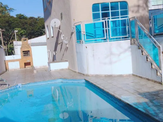 Foto do Sobrado - 🏡 Sobrado 4 dorms (1 suíte c/ closet) | Piscina + churrasqueira 🍖🏊 | 7 vagas 🚗 | Rua tranquila e arborizada | Mix Nascimento