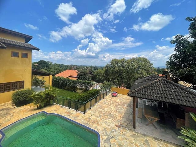 Sobrado com 750m² 4 quartos e 6 banheiros, à venda, no bairro Pousada dos Bandeirantes em Carapicuíba